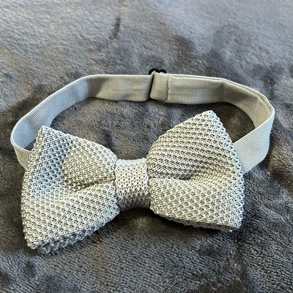 Bow Tie - Picture 1 of 1